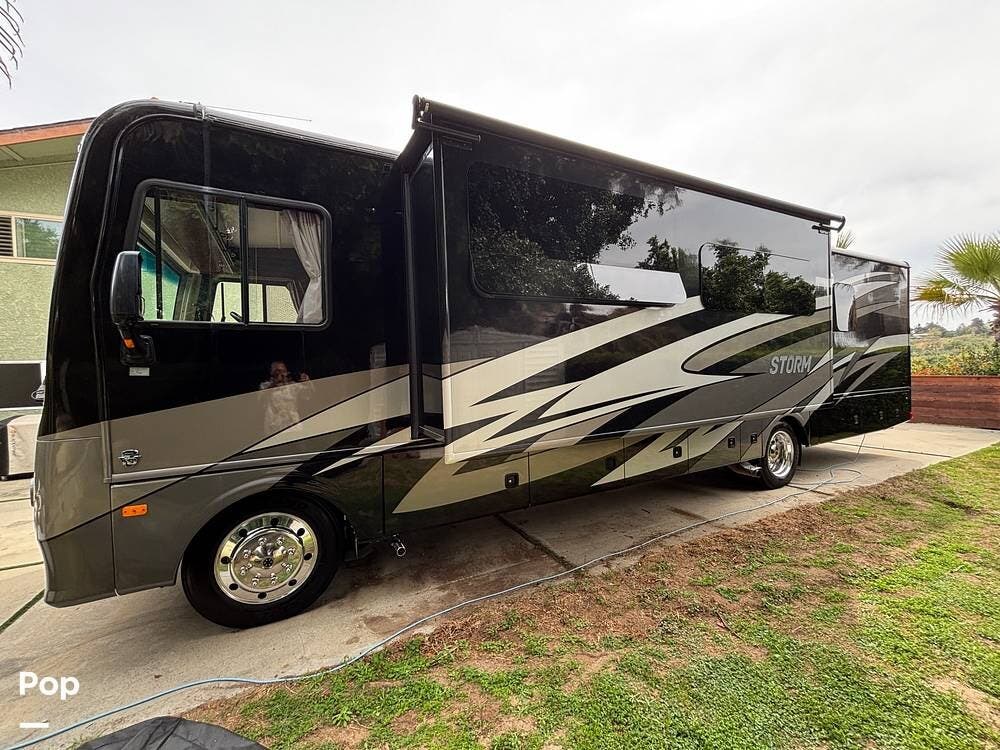 2018 Fleetwood Storm 34S - Used Class A For Sale by Pop RVs in Oceanside, California features Slideout, Awning, Air Conditioning, Leveling Jacks, Generator