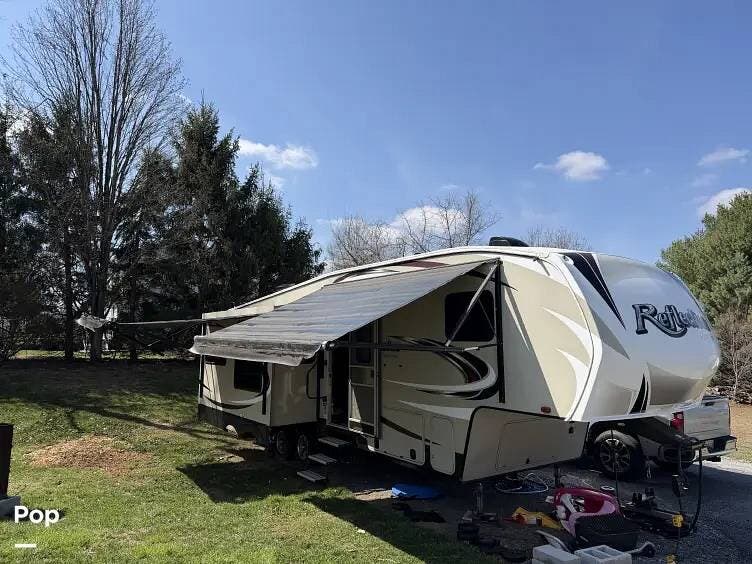 2017 Grand Design Reflection 303RLS - Used Fifth Wheel For Sale by Pop RVs in Westminster, Maryland features Air Conditioning, Slideout, Awning, Leveling Jacks