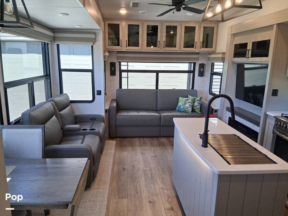 2024 Columbus 329DV by Palomino from Pop RVs in Freeland, Michigan