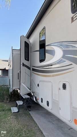 2019 Jayco Eagle 28.5rsts - Used Fifth Wheel For Sale by Pop RVs in Hemet, California features Slideout, Air Conditioning