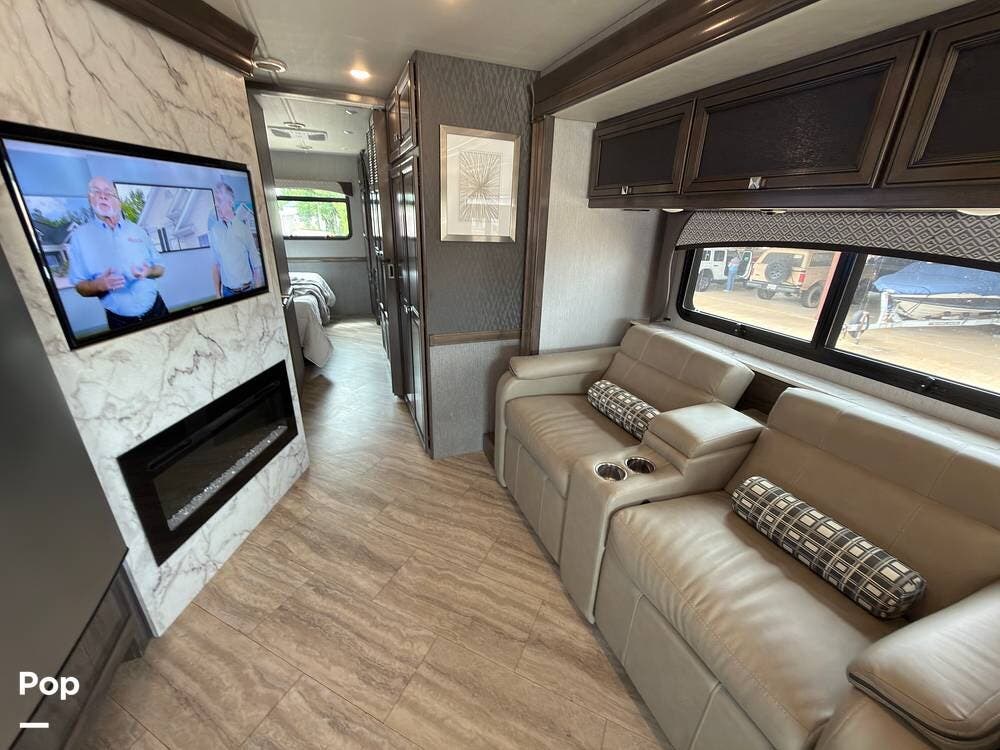 2020 Fleetwood Fortis 34MB - Used Class A For Sale by Pop RVs in Edmond, Oklahoma features Leveling Jacks, Slideout, Air Conditioning, Generator, Awning