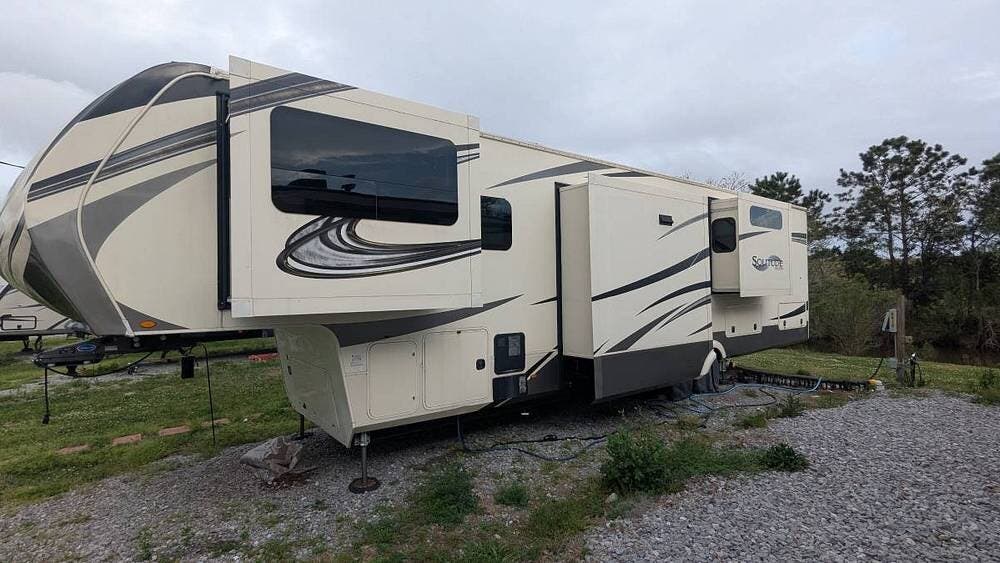 2020 Grand Design Solitude 380FL - Used Fifth Wheel For Sale by Pop RVs in Slidell, Louisiana features Slideout