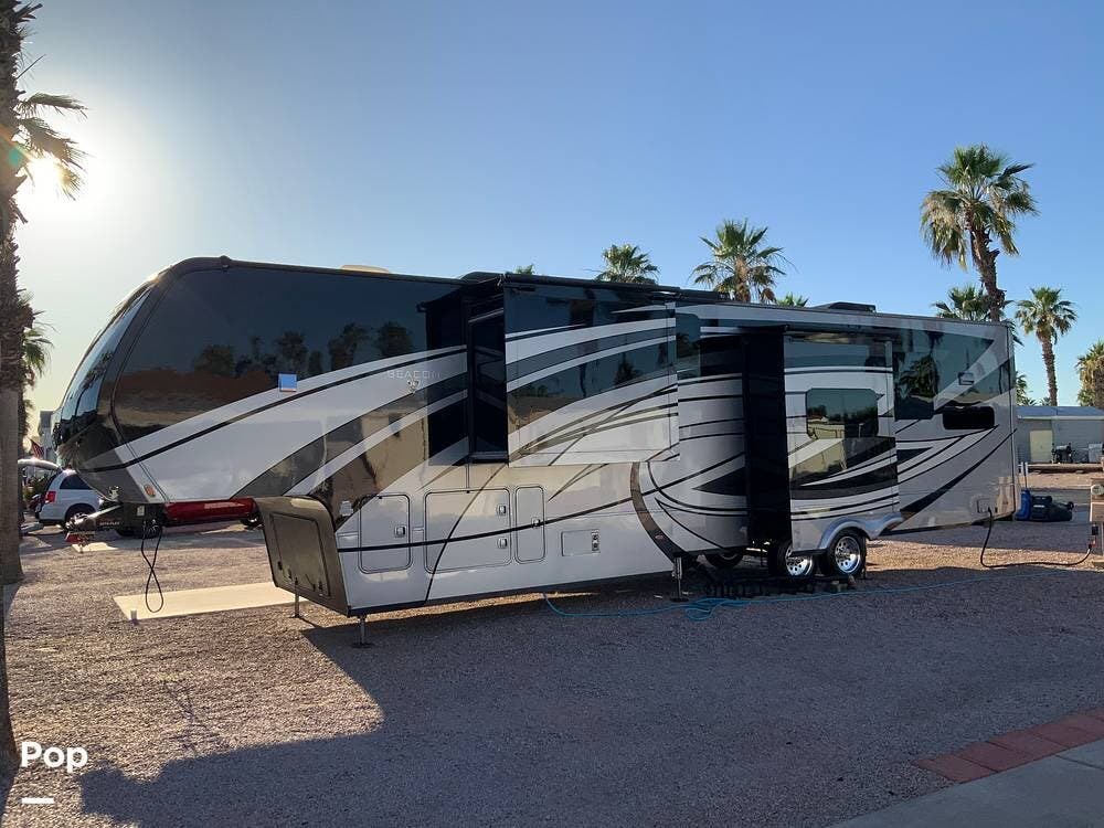 2022 Vanleigh Beacon 41LKB - Used Fifth Wheel For Sale by Pop RVs in Mesa, Arizona features Leveling Jacks, Slideout, Air Conditioning, Awning