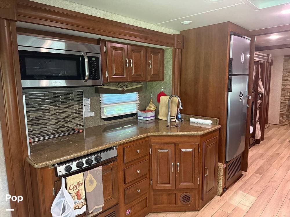 2014 Forest River Georgetown XL 352QS - Used Class A For Sale by Pop RVs in Beaufort, South Carolina features Air Conditioning, Leveling Jacks, Generator, Slideout, Awning