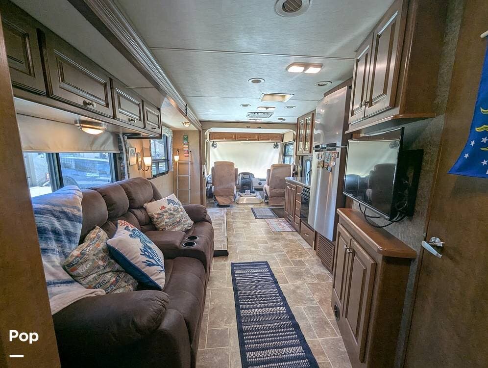 2015 Miramar 34.2 by Thor Motor Coach from Pop RVs in Bradenton, Florida