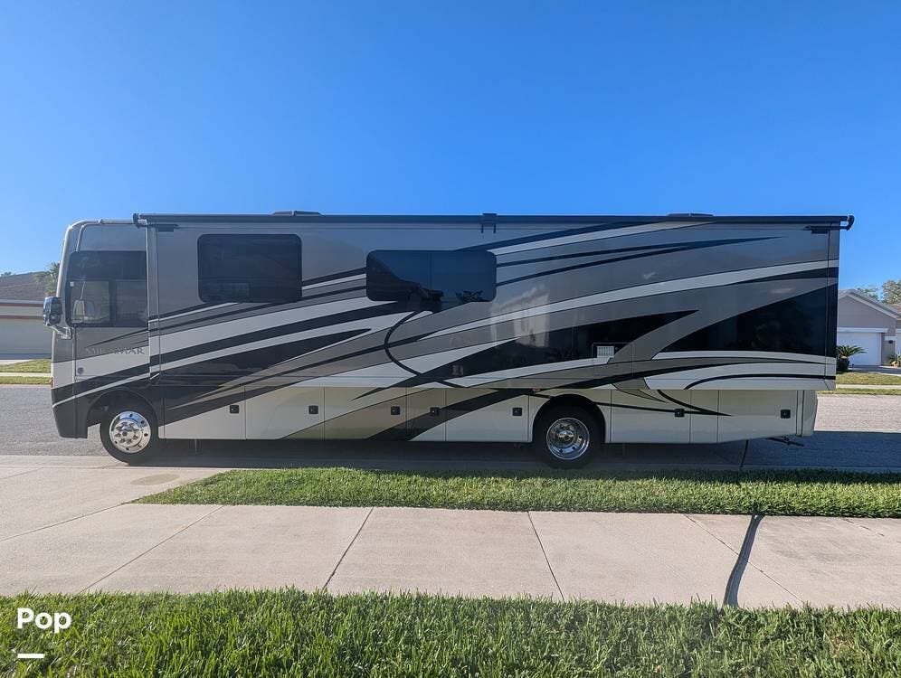 2015 Thor Motor Coach Miramar 34.2 - Used Class A For Sale by Pop RVs in Bradenton, Florida features Leveling Jacks, Generator, Air Conditioning, Awning, Slideout