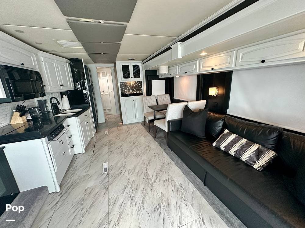 2008 Dutch Star 4320 by Newmar from Pop RVs in Conway, South Carolina