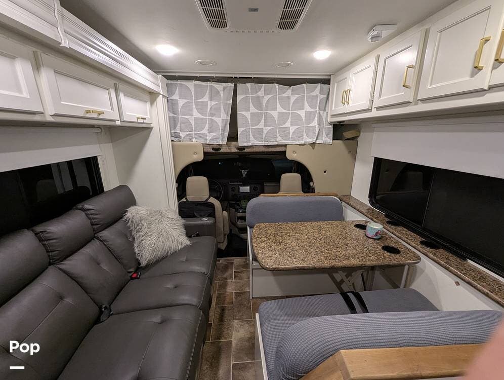 Used 2017 Thor Motor Coach Freedom Elite 30FE available in Kilgore, Texas