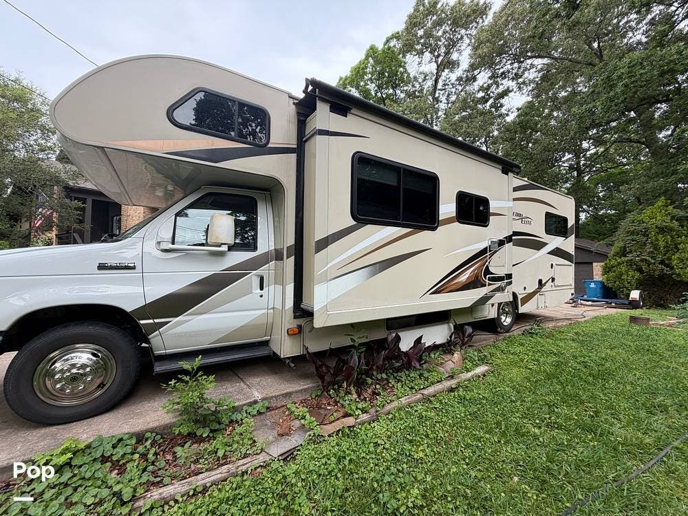 2017 Thor Motor Coach Freedom Elite 30FE - Used Class C For Sale by Pop RVs in Kilgore, Texas features Slideout, Awning, Air Conditioning, Generator