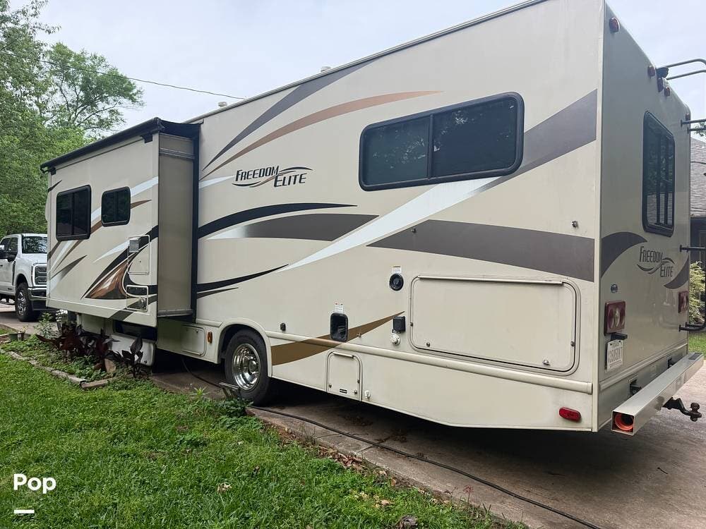 2017 Freedom Elite 30FE by Thor Motor Coach from Pop RVs in Kilgore, Texas
