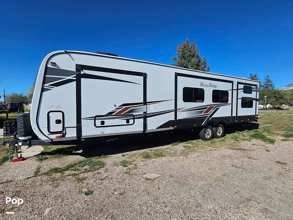 2023 Highland Ridge Mesa Ridge 330BHS - Used Travel Trailer For Sale by Pop RVs in Fillmore, Utah features Air Conditioning, Slideout