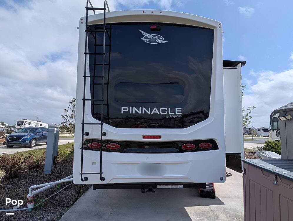 2025 Jayco Pinnacle 38fbrk - Used Fifth Wheel For Sale by Pop RVs in Keystone Heights, Florida features Slideout