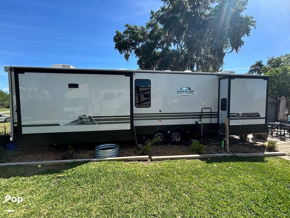 2024 Forest River Cedar Creek 40CFK2 - Used Park Model For Sale by Pop RVs in Fort Mccoy, Florida features Awning, Air Conditioning, Slideout