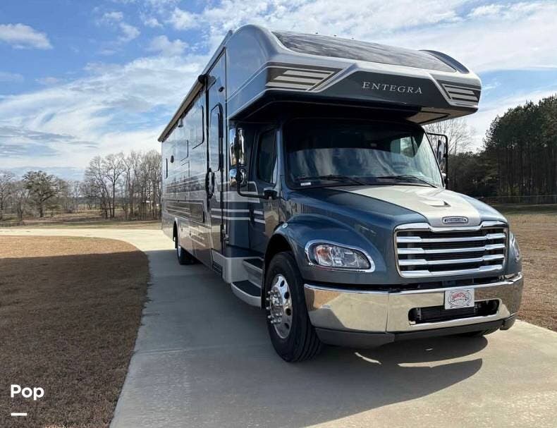 2025 Entegra Coach Accolade XL 37M - Used Toy Hauler For Sale by Pop RVs in Louisville, Georgia features Awning, Generator, Air Conditioning, Slideout, Leveling Jacks