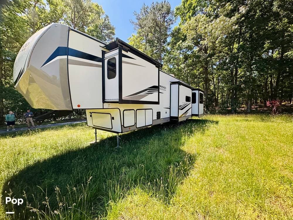 2024 Forest River Heritage Glen Elite 35RE - Used Fifth Wheel For Sale by Pop RVs in Gold Hill, North Carolina features Slideout, Air Conditioning, Awning