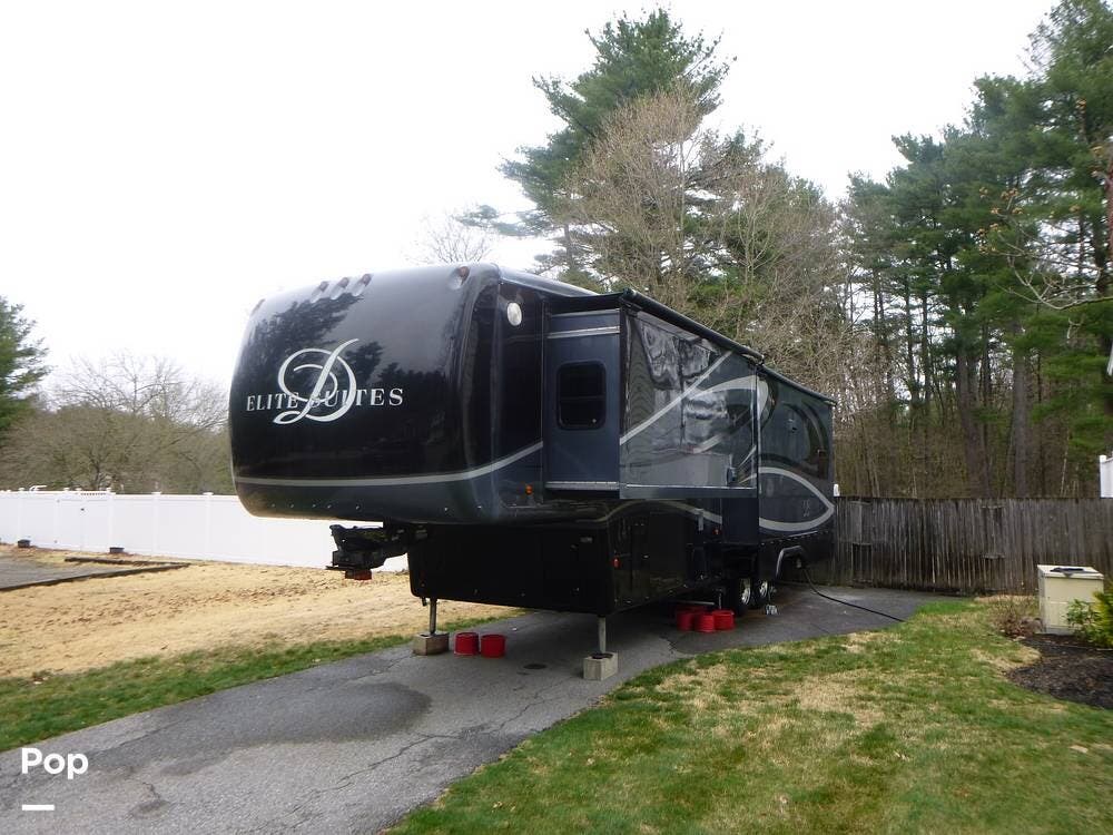 2013 Elite Suites 38TKSB3 by DRV from Pop RVs in Tyngsboro, Massachusetts