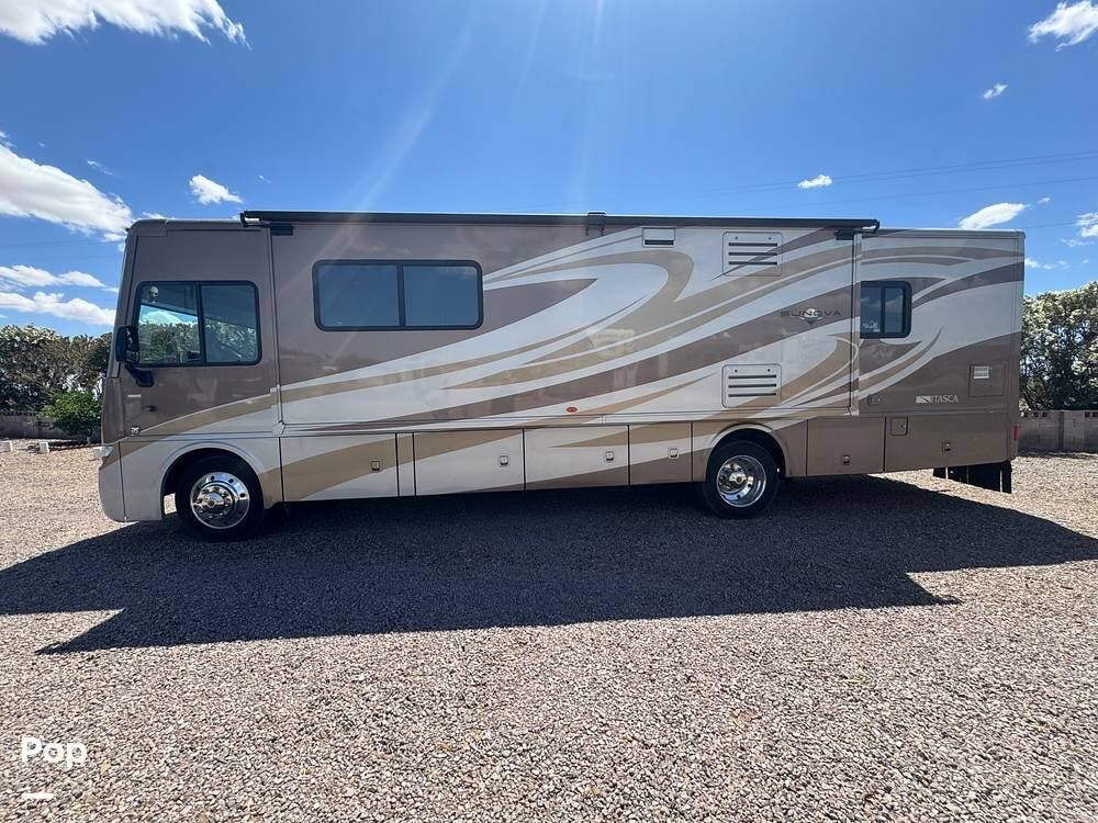 2014 Itasca Sunova 33C - Used Class A For Sale by Pop RVs in Casa Grande, Arizona features Leveling Jacks, Slideout, Air Conditioning, Awning, Generator