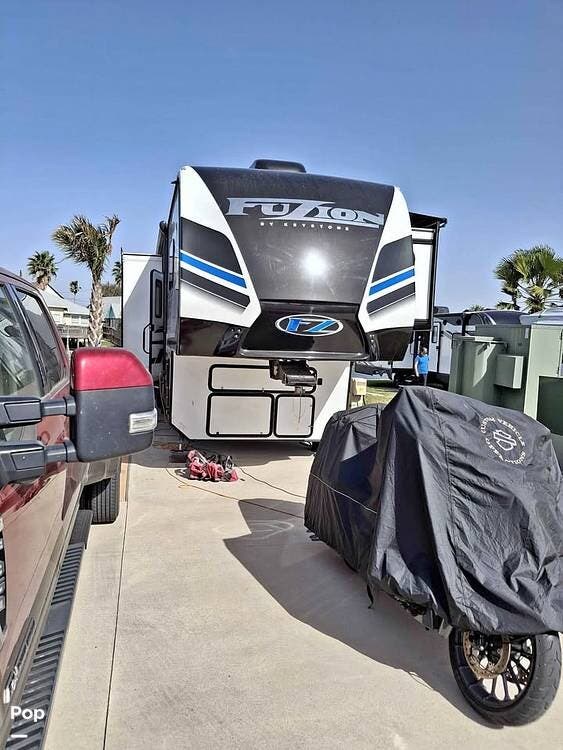 2022 Fuzion 428 by Keystone from Pop RVs in Little Egg Harbor, New Jersey