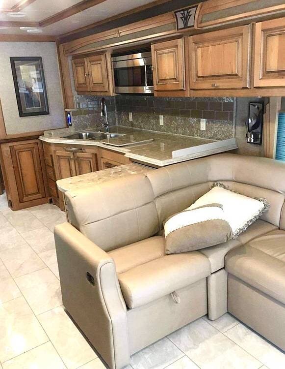 2017 Phaeton 44QH by Tiffin from Pop RVs in Deland, Florida