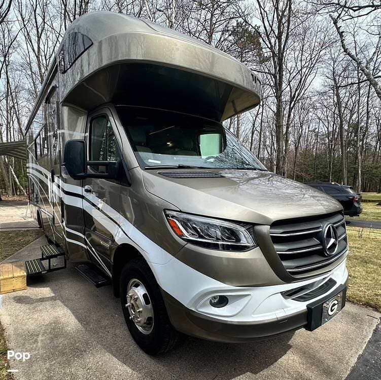 2020 Winnebago View 24D - Used Class C For Sale by Pop RVs in Menominee, Michigan features Slideout