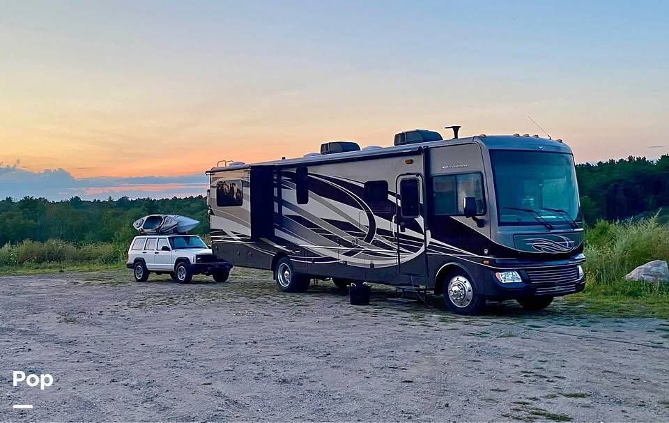 2015 Fleetwood Bounder 35K - Used Class A For Sale by Pop RVs in Rome, New York features Slideout, Awning, Leveling Jacks, Air Conditioning, Generator