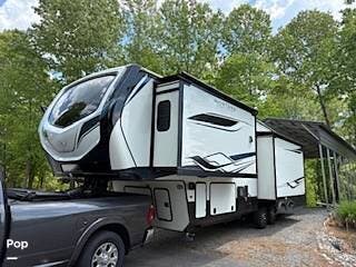 2023 Keystone Montana High Country 295RL - Used Fifth Wheel For Sale by Pop RVs in Wirtz, Virginia features Leveling Jacks, Awning, Slideout, Air Conditioning