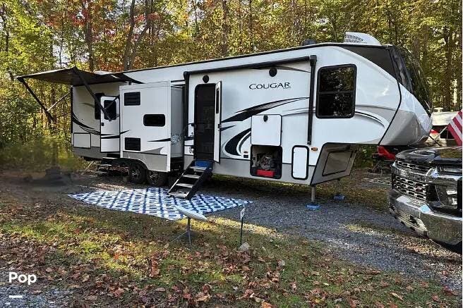 2021 Keystone Cougar 364BHL - Used Fifth Wheel For Sale by Pop RVs in Crestwood, Kentucky features Slideout, Air Conditioning, Awning, Leveling Jacks