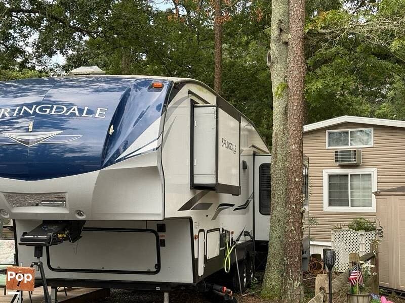 2021 Keystone Springdale 253 FWRE - Used Fifth Wheel For Sale by Pop RVs in Toms River, New Jersey features Slideout