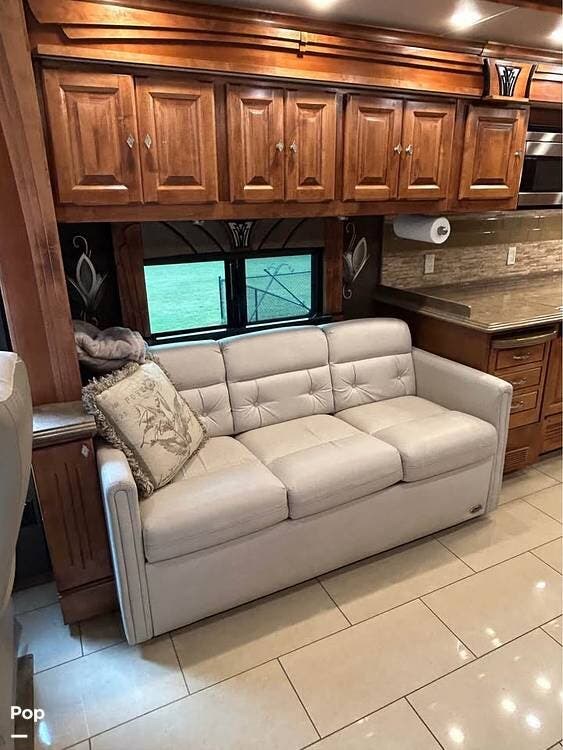 2016 Tiffin Phaeton 40 QBH - Used Diesel Pusher For Sale by Pop RVs in Pell City, Alabama features Leveling Jacks, Air Conditioning, Slideout, Awning, Generator