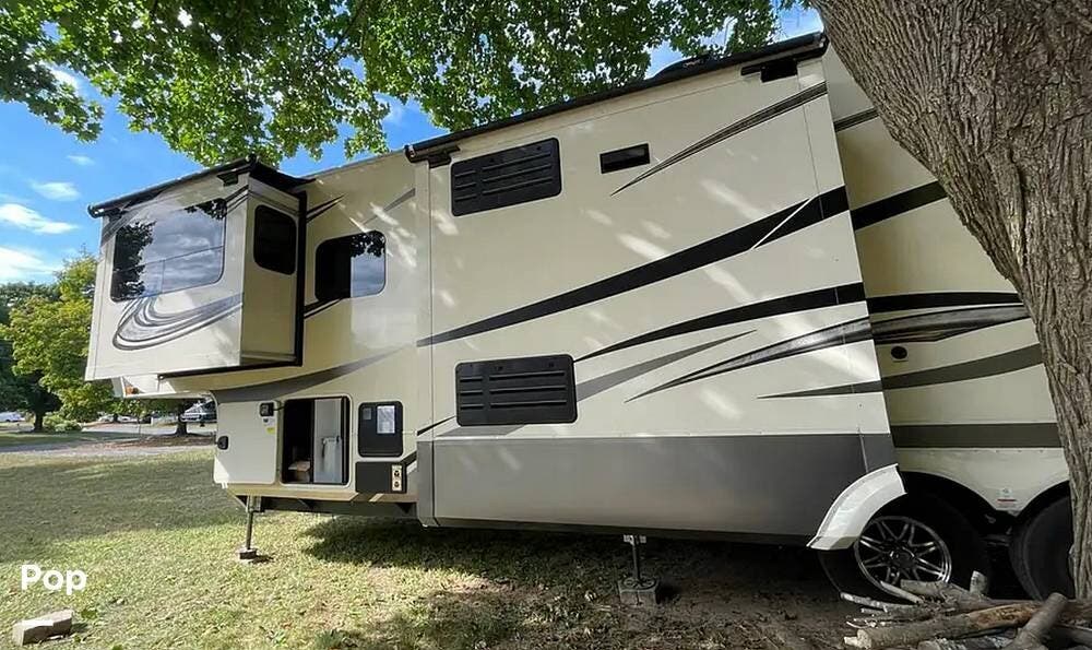2020 Solitude 380FL by Grand Design from Pop RVs in Enfield, Connecticut