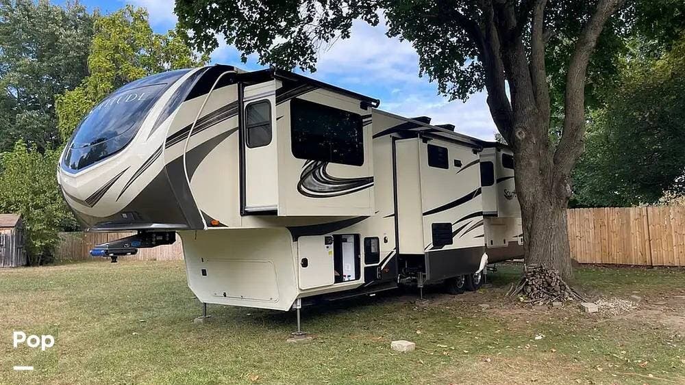2020 Grand Design Solitude 380FL - Used Fifth Wheel For Sale by Pop RVs in Enfield, Connecticut features Air Conditioning, Leveling Jacks, Slideout, Awning