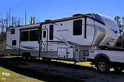 2024 Keystone Alpine Avalanche 390DS - Used Fifth Wheel For Sale by Pop RVs in Cartersville, Georgia features Slideout, Leveling Jacks, Awning, Air Conditioning