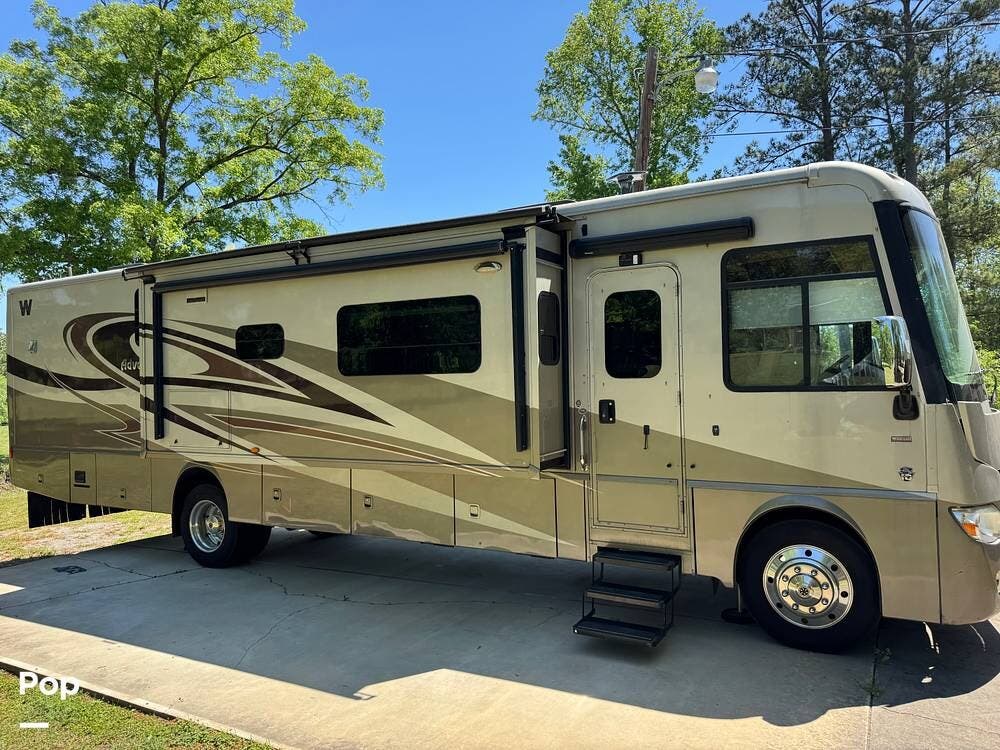 2014 Winnebago Adventurer 38Q - Used Class A For Sale by Pop RVs in Alexander City, Alabama features Leveling Jacks, Slideout, Generator, Awning, Air Conditioning