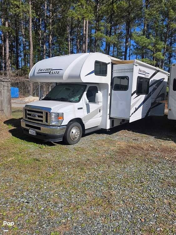 2022 Thor Motor Coach Freedom Elite 24HE - Used Class C For Sale by Pop RVs in Stafford, Virginia features Slideout
