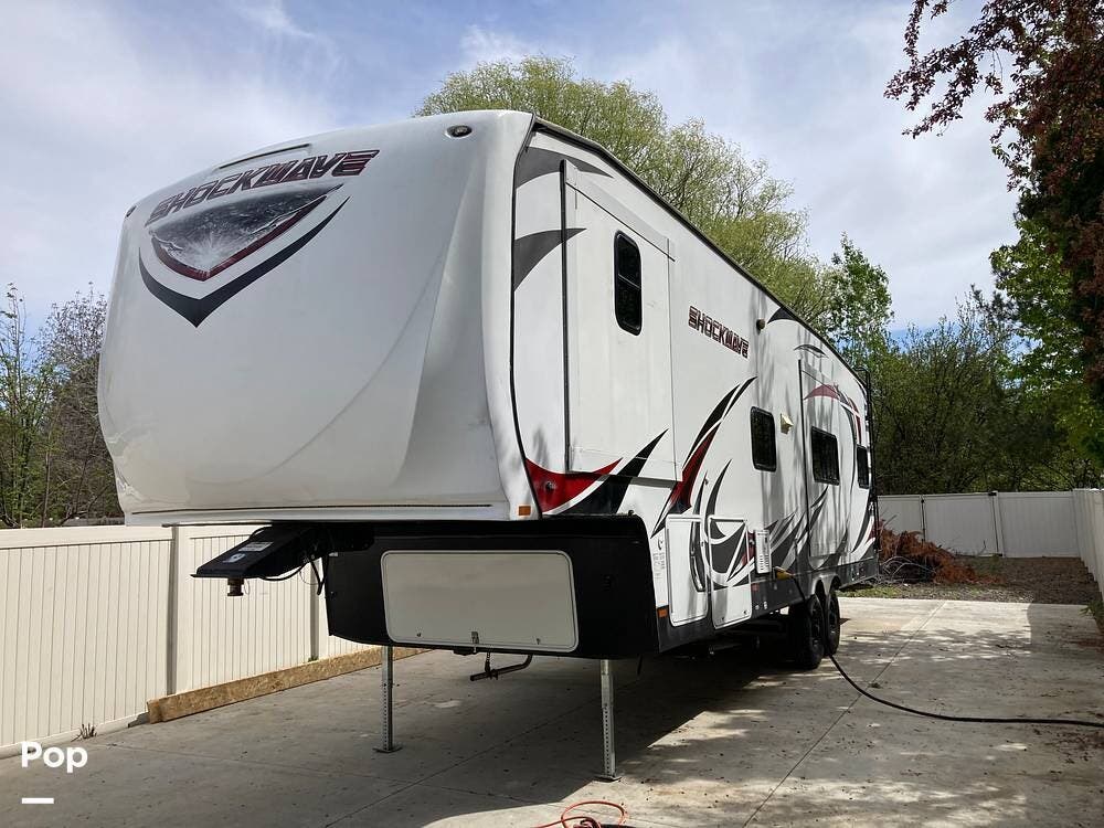 2017 Forest River Shockwave Forest River  F33SAGDX - Used Toy Hauler For Sale by Pop RVs in Boise, Idaho features Slideout, Air Conditioning, Generator, Leveling Jacks, Awning