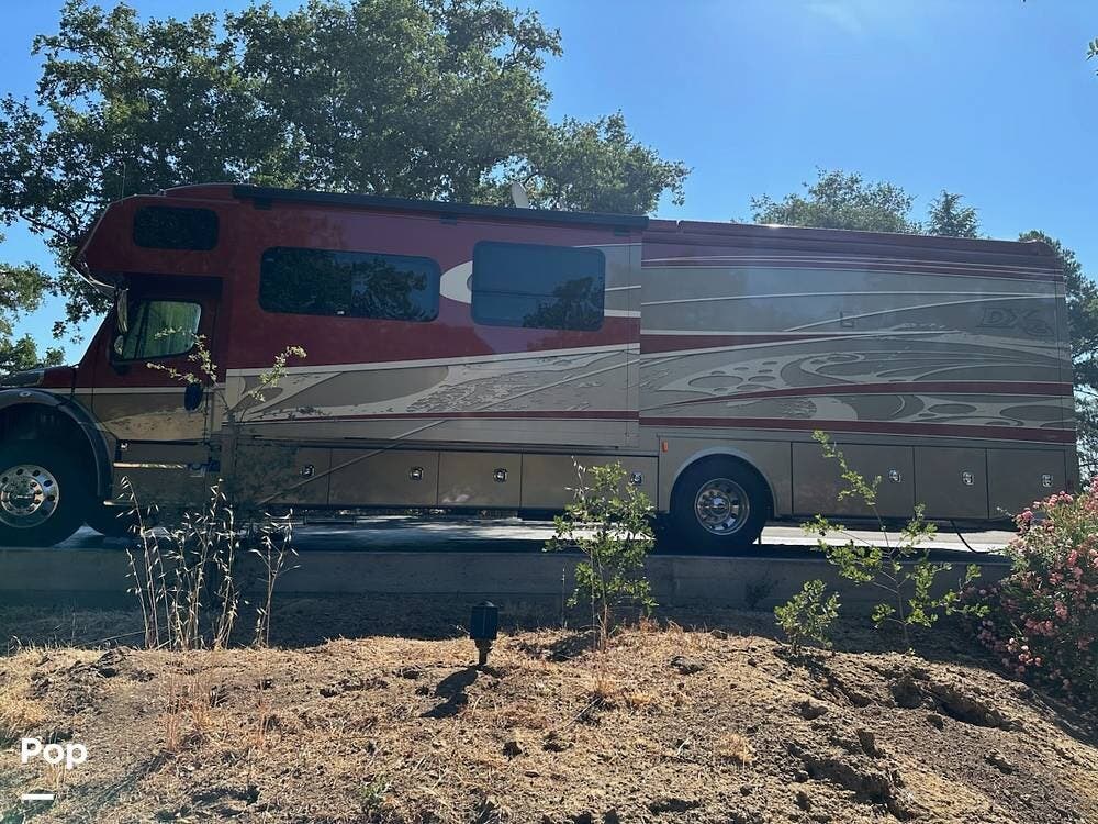 2022 Dynamax Corp DX3 37TS - Used Super C For Sale by Pop RVs in Atascadero, California features Leveling Jacks, Generator, Awning, Air Conditioning, Slideout