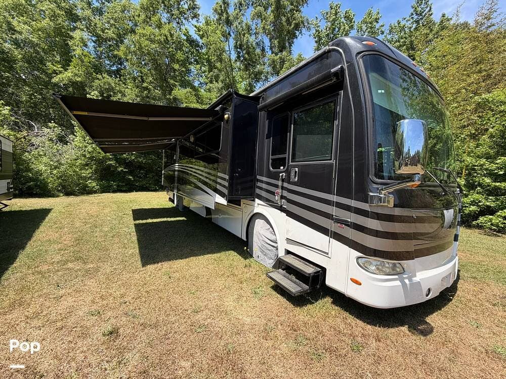 2013 Thor Motor Coach Tuscany 42WX - Used Diesel Pusher For Sale by Pop RVs in Hopkins, South Carolina features Generator, Awning, Leveling Jacks, Slideout, Air Conditioning