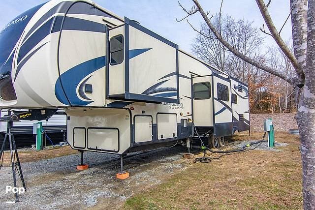 2019 K-Z Durango Gold G382MBQ - Used Fifth Wheel For Sale by Pop RVs in Mills River, North Carolina features Slideout