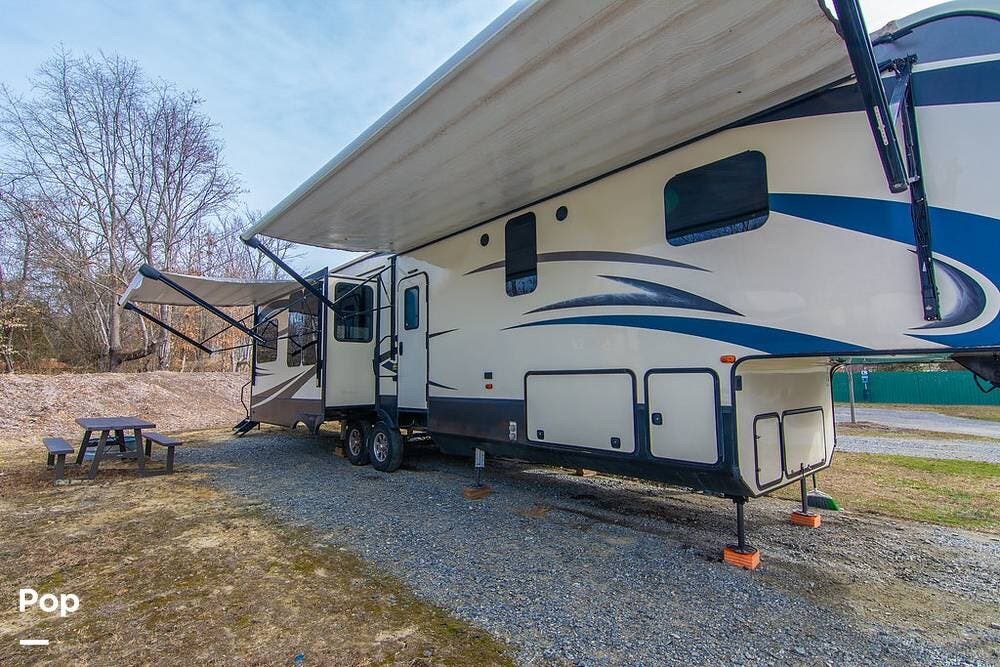 2019 K-Z Durango Gold G382MBQ - Used Fifth Wheel For Sale by Pop RVs in Mills River, North Carolina features Leveling Jacks, Awning, Air Conditioning, Slideout