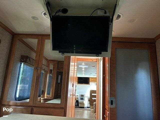 2014 Tiffin Allegro Breeze 32BR - Used Diesel Pusher For Sale by Pop RVs in La Mesa, California features Slideout