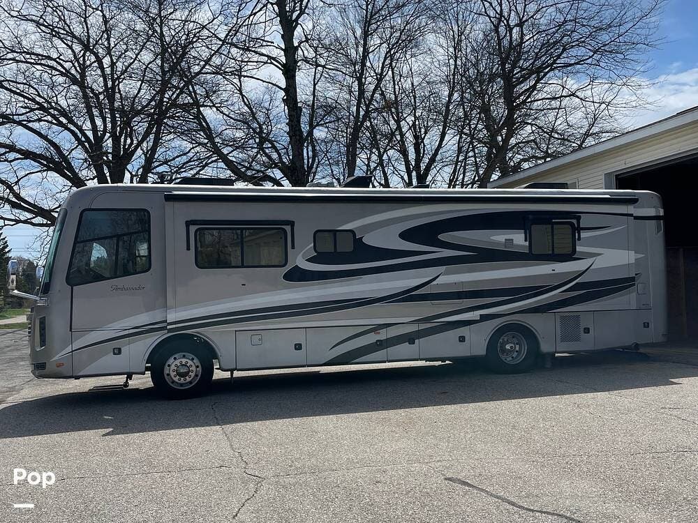 2014 Holiday Rambler Ambassador 38PFT - Used Diesel Pusher For Sale by Pop RVs in West Olive, Michigan features Generator, Air Conditioning, Awning, Slideout, Leveling Jacks