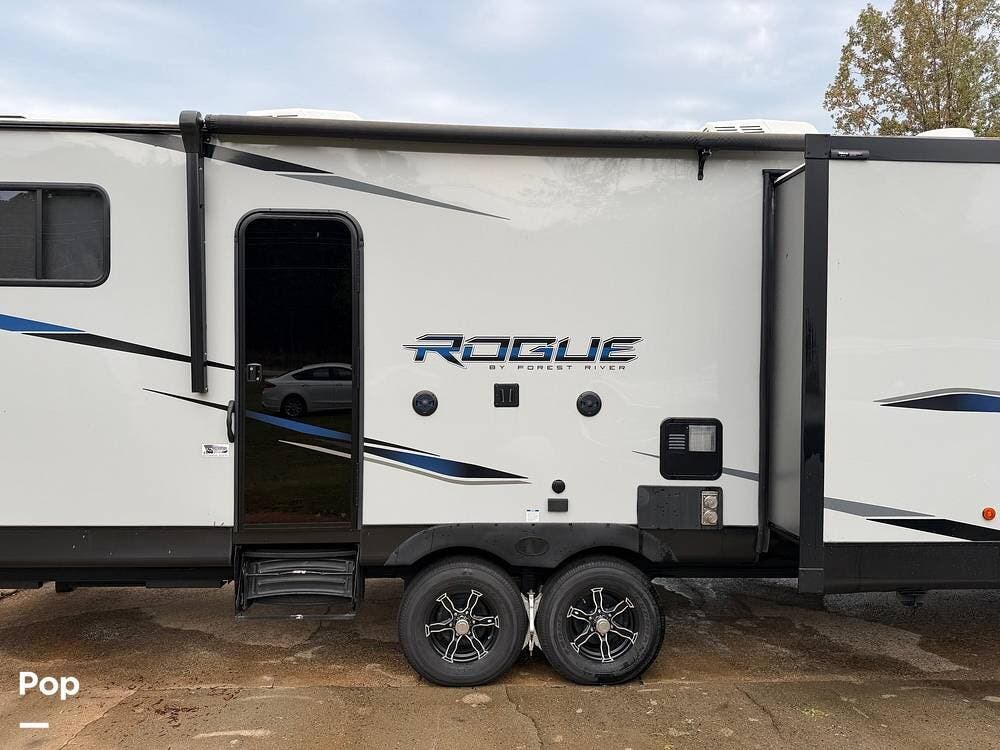 2022 Forest River Vengeance 32V - Used Toy Hauler For Sale by Pop RVs in Rutherfordton, North Carolina features Slideout