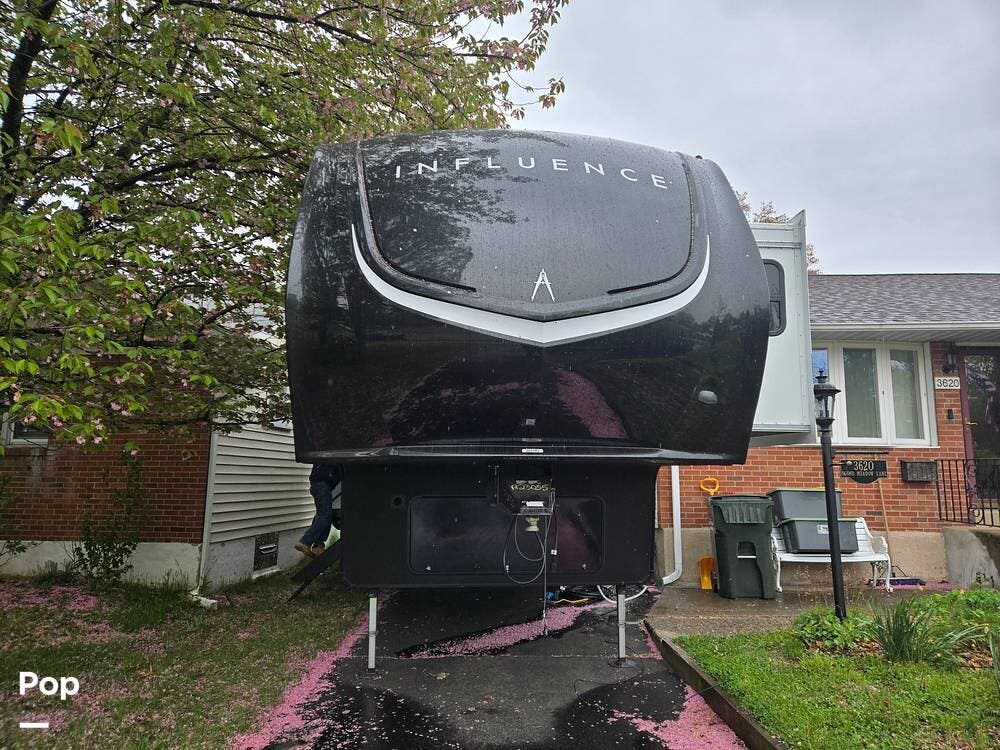 2026 Grand Design Influence 3003RL - Used Fifth Wheel For Sale by Pop RVs in Hatboro, Pennsylvania features Air Conditioning, Awning, Slideout, Generator