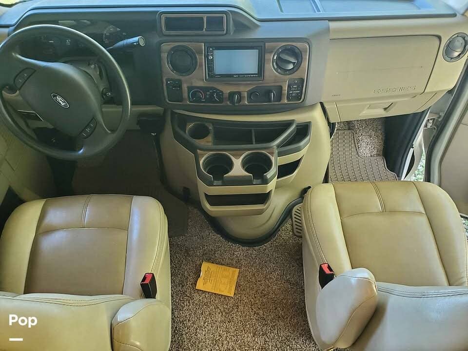 2017 Thor Motor Coach Quantum PD31 - Used Class C For Sale by Pop RVs in Tyro, Kansas features Slideout