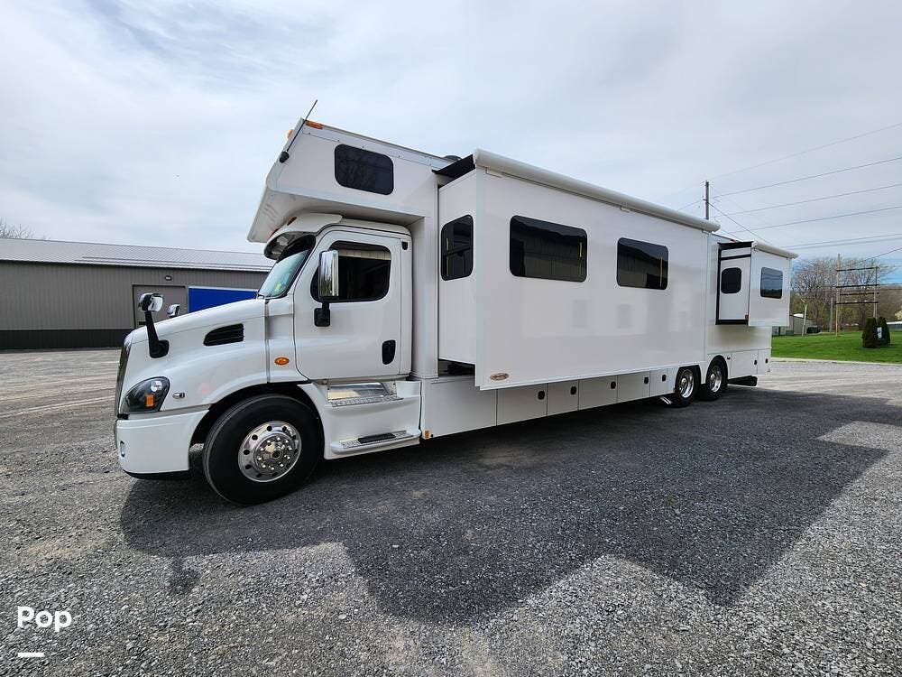 2020 Harney Renegade Classic 45CMB - Used Super C For Sale by Pop RVs in Penn Yan, New York features Awning, Leveling Jacks, Generator, Air Conditioning, Slideout