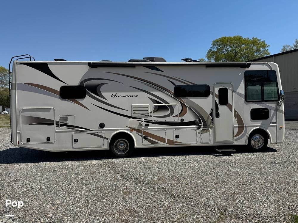 2018 Thor Motor Coach Hurricane 31S - Used Class A For Sale by Pop RVs in Manchester, New Jersey features Air Conditioning, Awning, Leveling Jacks, Generator, Slideout