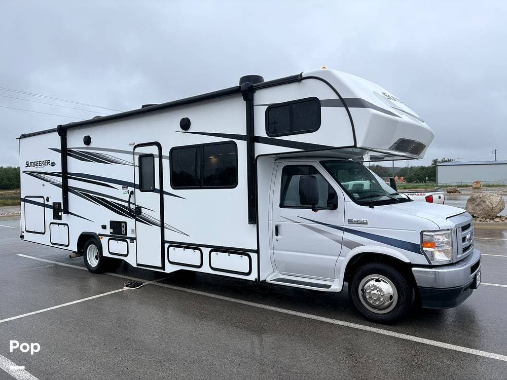 2023 Forest River Sunseeker 3270S - Used Class C For Sale by Pop RVs in Marble Falls, Texas features Generator, Air Conditioning, Slideout, Awning, Leveling Jacks
