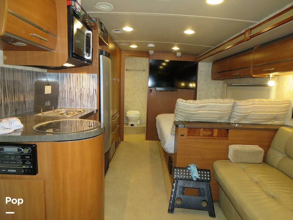 Used 2010 Itasca Reyo 25R available in Hawthorne, Florida