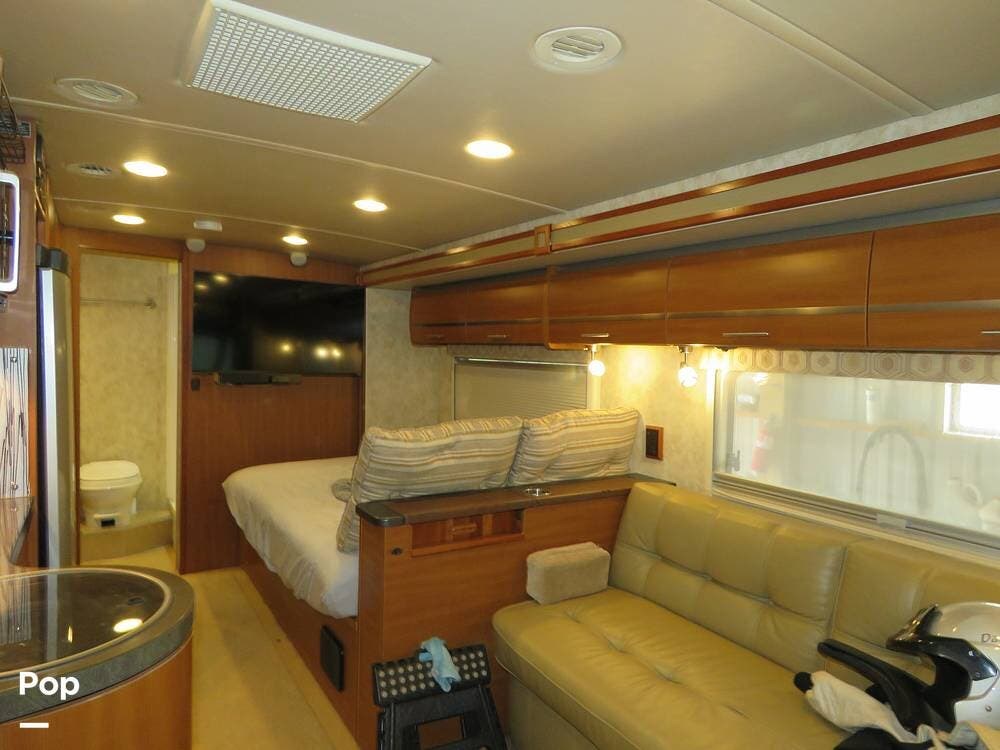 2010 Itasca Reyo 25R - Used Diesel Pusher For Sale by Pop RVs in Hawthorne, Florida features Air Conditioning, Slideout, Generator, Awning, Leveling Jacks