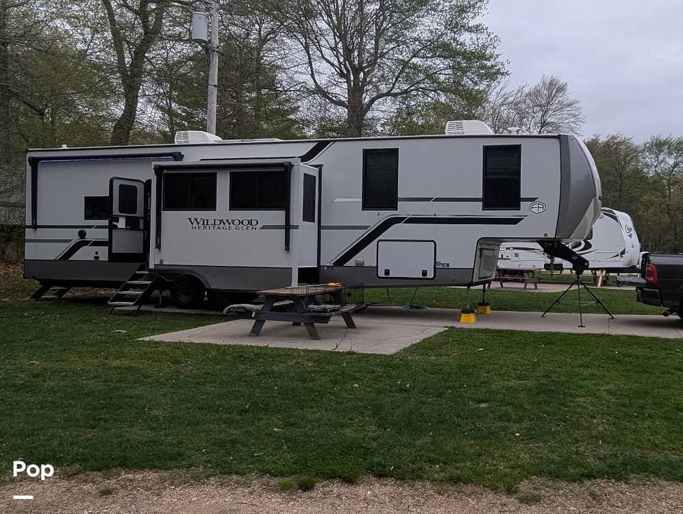 2025 Forest River Wildwood 375FAM - Used Fifth Wheel For Sale by Pop RVs in Chesapeake, Virginia features Air Conditioning, Awning, Slideout, Leveling Jacks